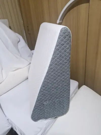 Cojín ortopédico de cuña para cama - miniatura 1