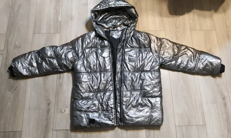 Chaqueta de invierno plateada con capucha - 2