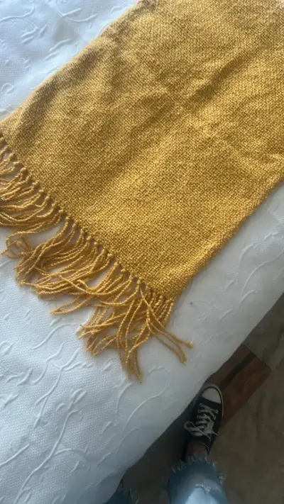 Funda de cojín mostaza con flecos hechos a telar - miniatura 5