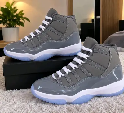 Zapatillas deportivas grises con diseño moderno - miniatura 1
