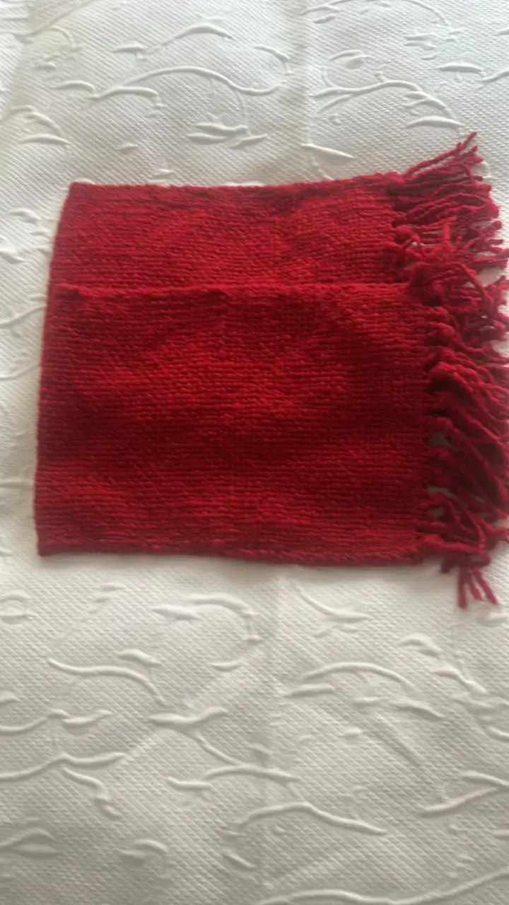 Funda de cojín roja tejida con flecos - 3