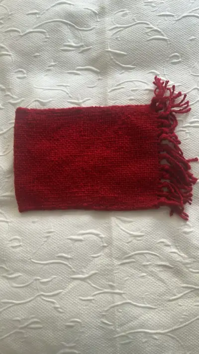 Funda de cojín roja tejida con flecos - miniatura 5