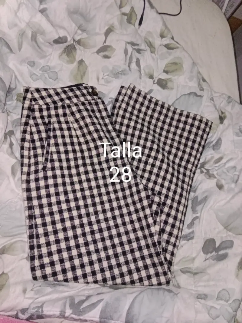 Body negro con transparencias y pantalones talla 28 - 2