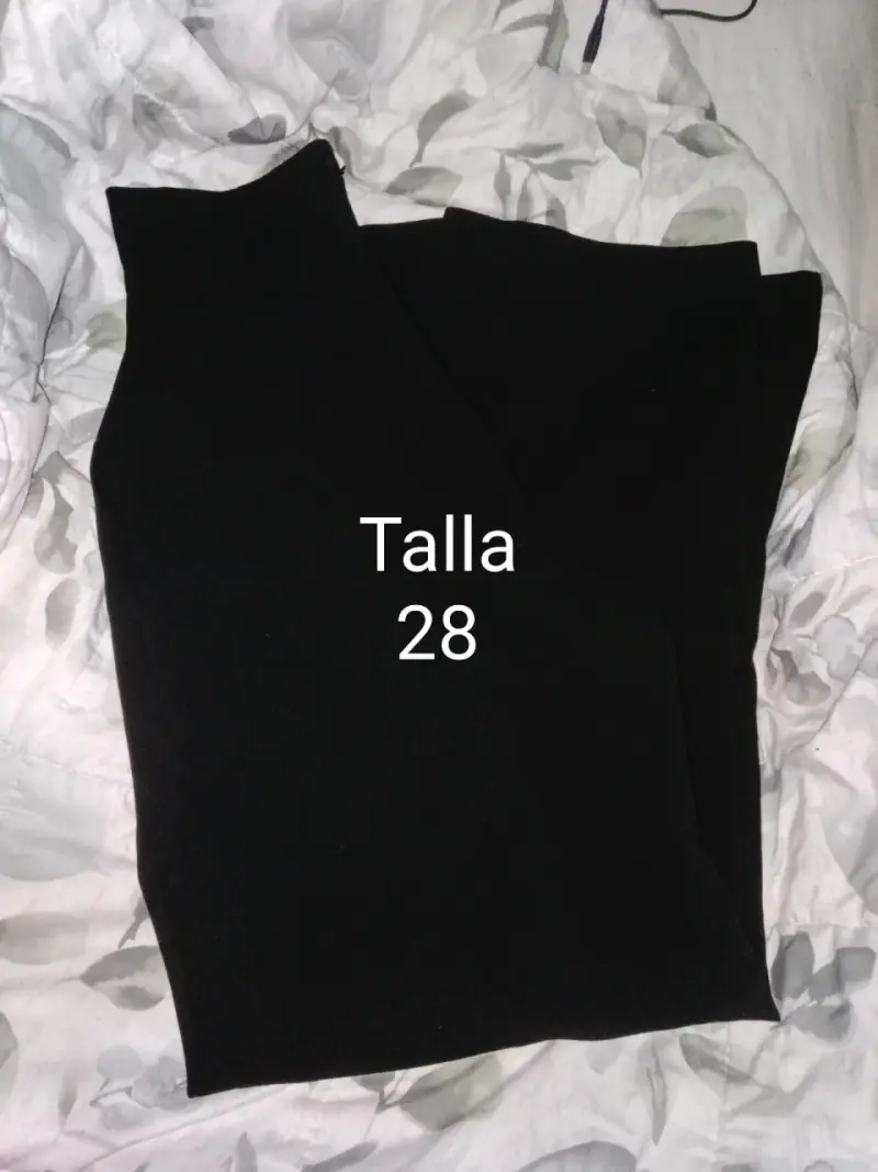 Body negro con transparencias y pantalones talla 28 - 4