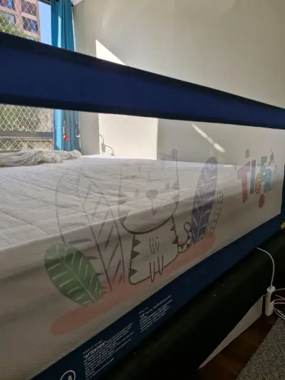 Baranda de seguridad para cama infantil azul - miniatura 1