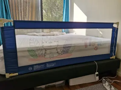 Baranda de seguridad para cama infantil azul - miniatura 2