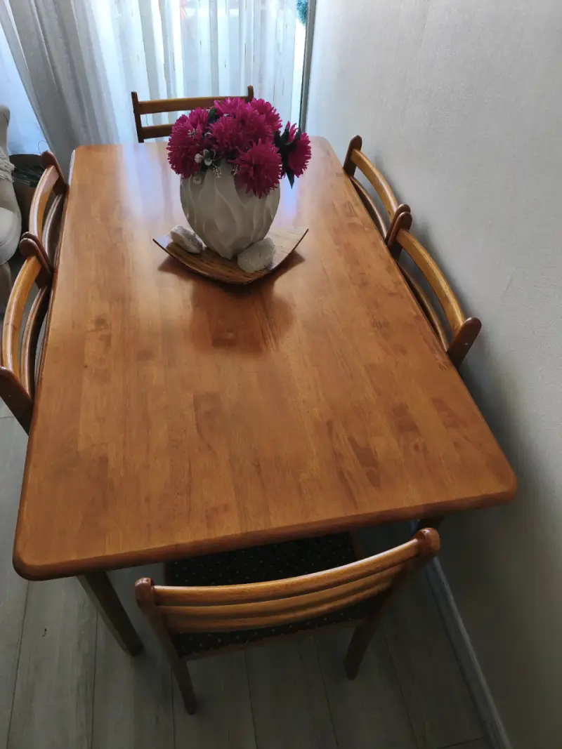 Juego de comedor de madera con 6 sillas - 1