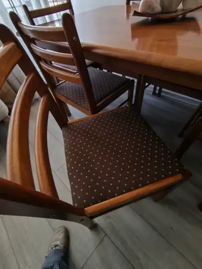 Juego de comedor de madera con 6 sillas - miniatura 4