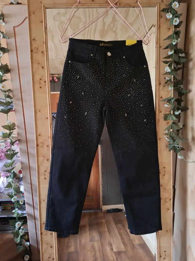 Jeans negros con aplicaciones brillantes para hombre - 1