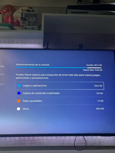 Consola PlayStation 5 con dos controles - miniatura 4