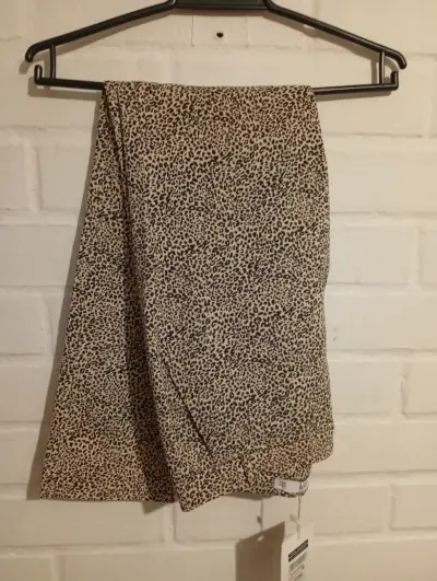 Pantalón animal print Mango talla 40 - miniatura 4