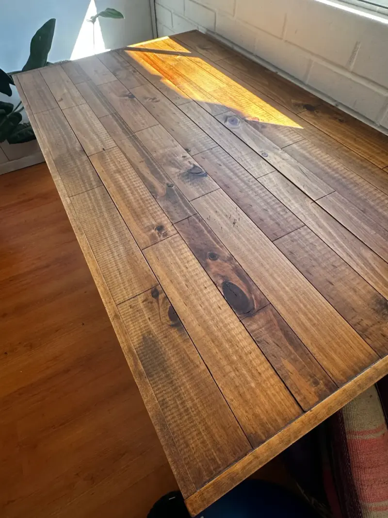 Mesa de Madera Rústica para Comedor - 1