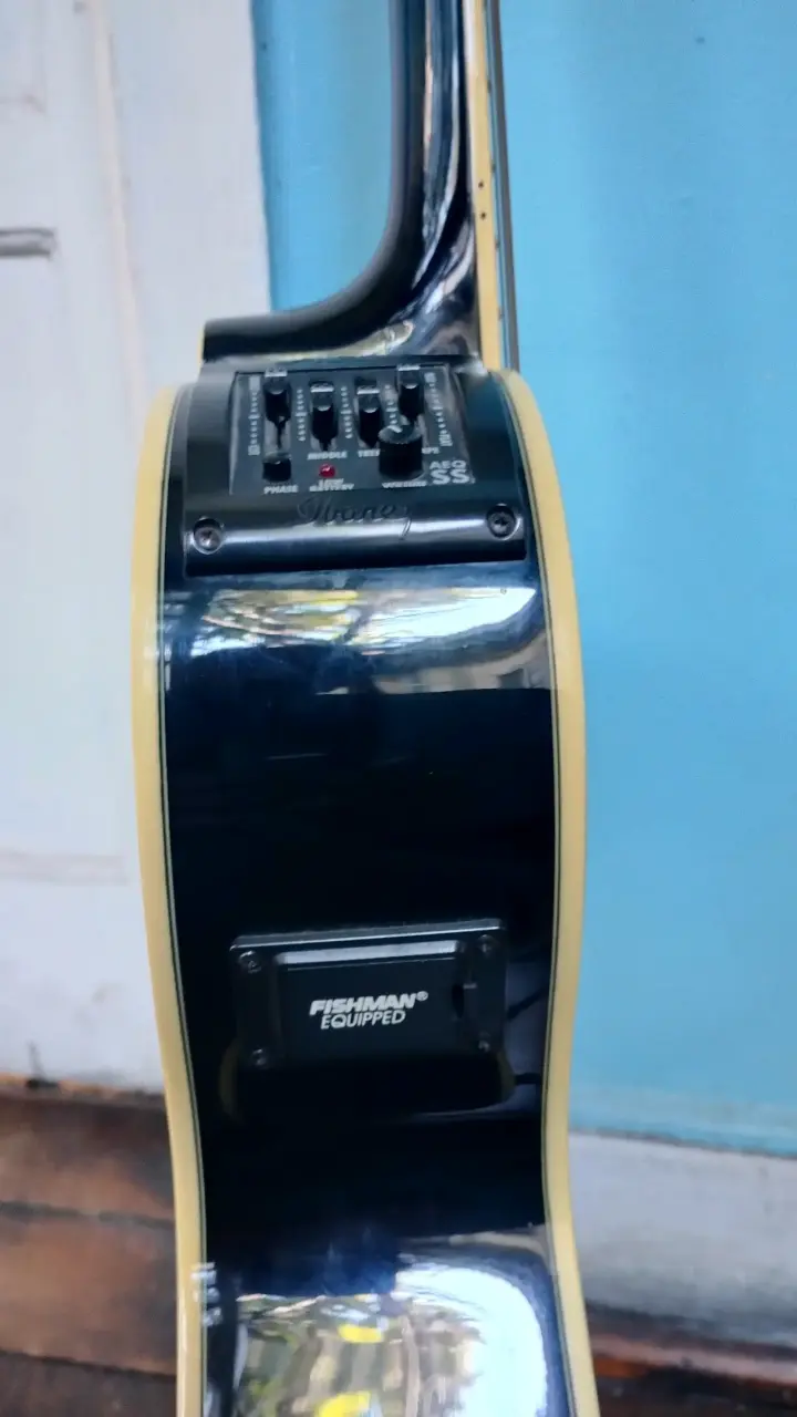 Guitarra electroacústica Ibanez azul con ecualizador - 3
