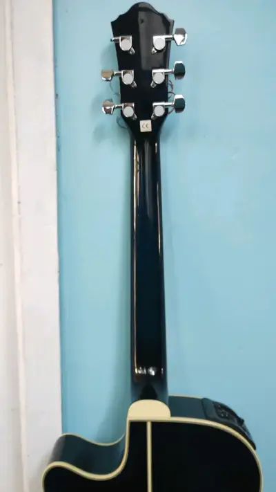 Guitarra electroacústica Ibanez azul con ecualizador - miniatura 6