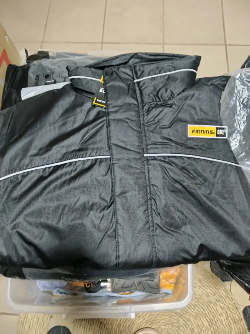 Chaqueta impermeable negra Finning CAT - 1