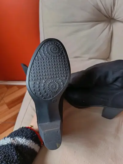 Botas negras de gamuza con tacón grueso - miniatura 3