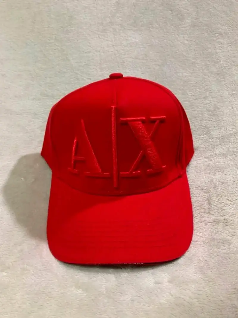 Gorra roja con logo bordado AX