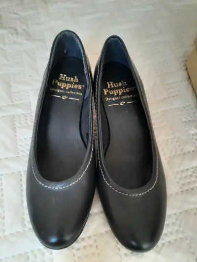 Zapatos de tacón bajo Hush Puppies negros - miniatura 1