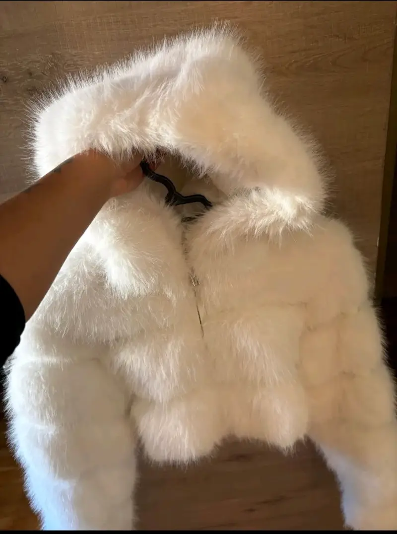 Chaqueta de piel sintética blanca con capucha - 2