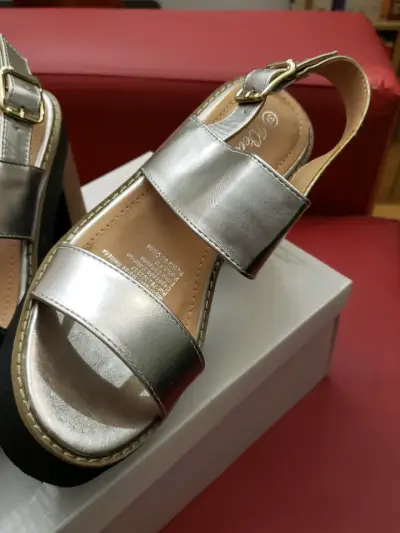 Sandalias plateadas de plataforma para mujer - miniatura 1