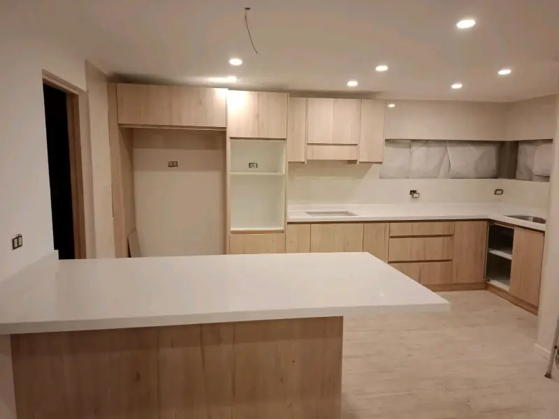 Cocina Modular Blanca con Isla y Encimeras - 3
