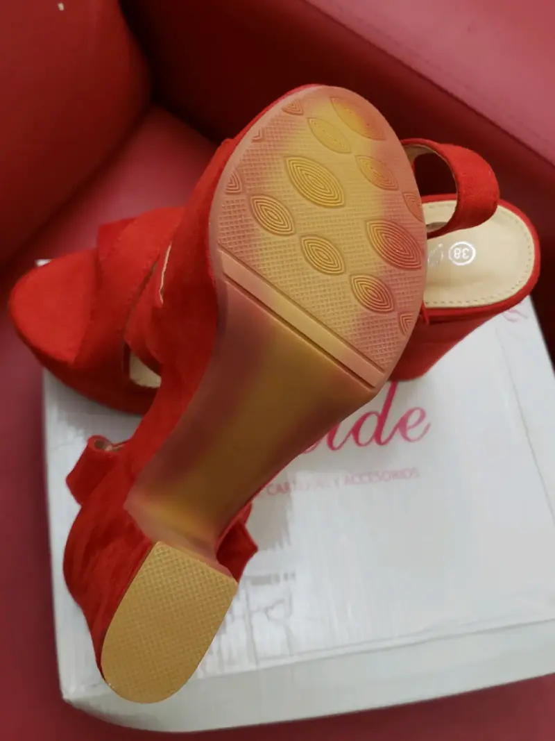 Sandalias de tacón alto rojas elegantes - 3