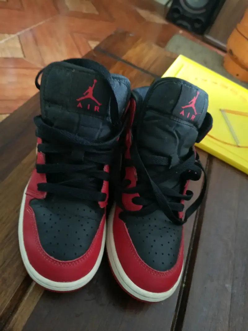 Zapatillas deportivas Nike Air Jordan rojas y negras - 2