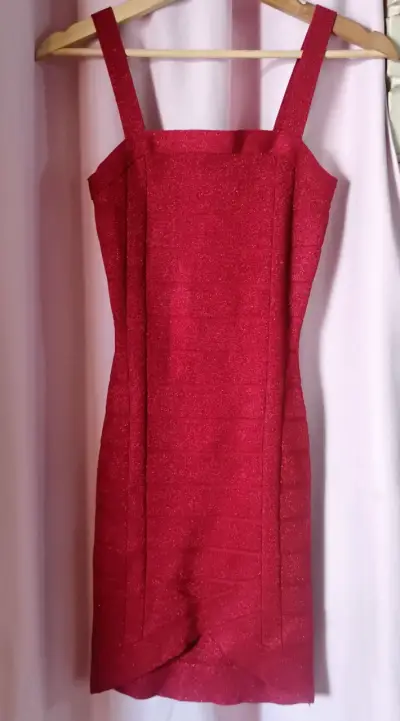 Vestido rojo ajustado Guess con brillo - miniatura 1