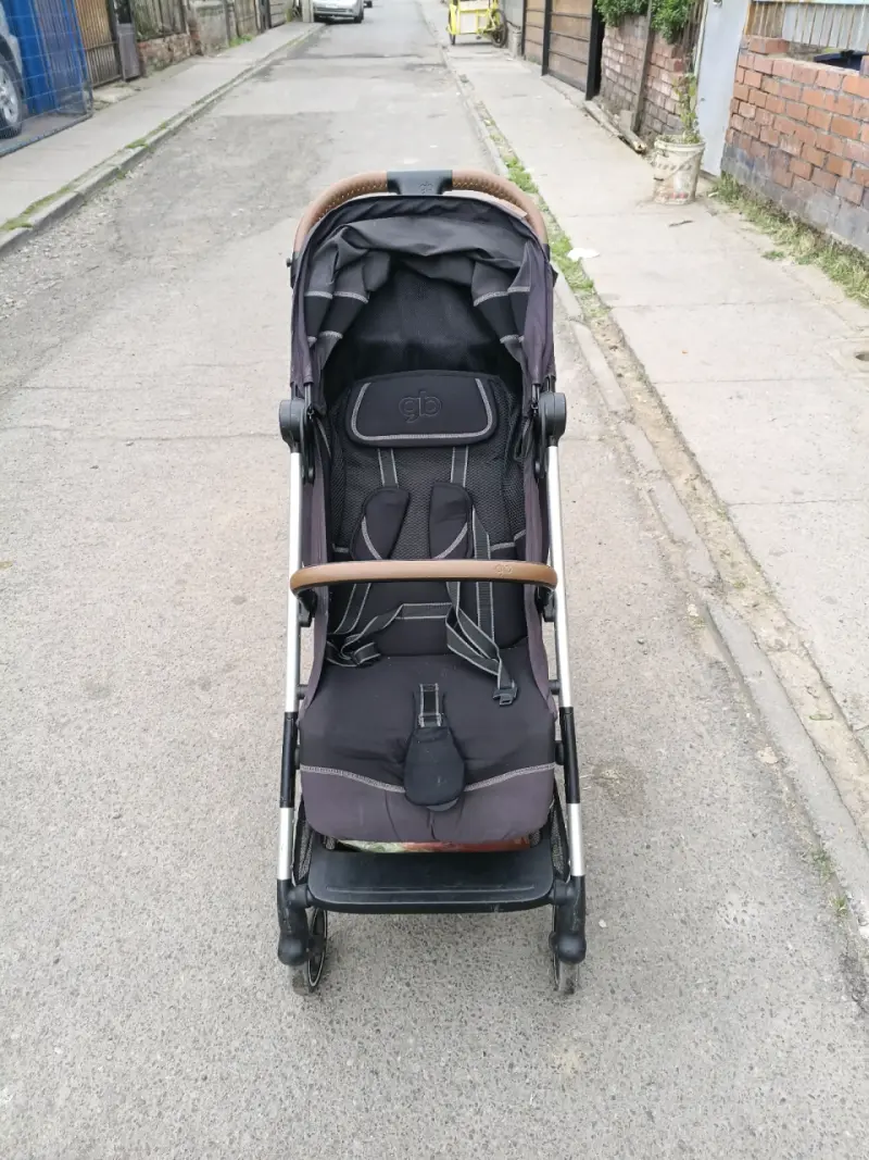 Coche de bebé plegable GB con manillar ajustable - 2