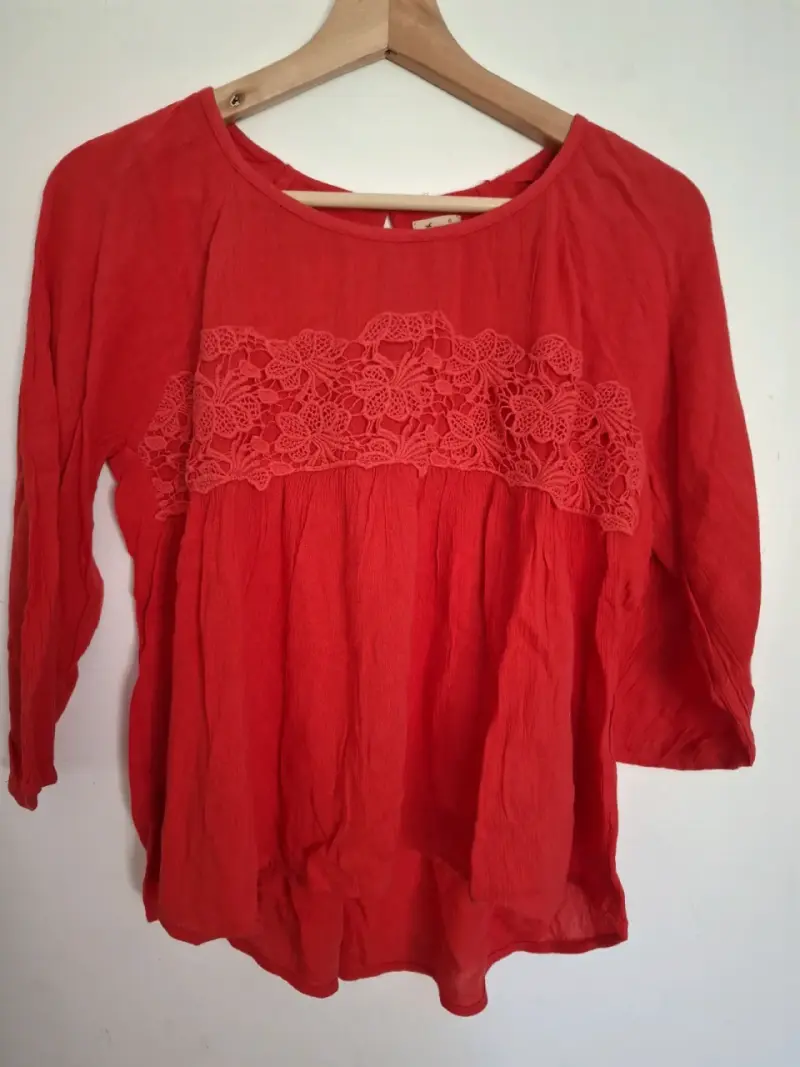 Blusa Roja de Encaje para Mujer - 2