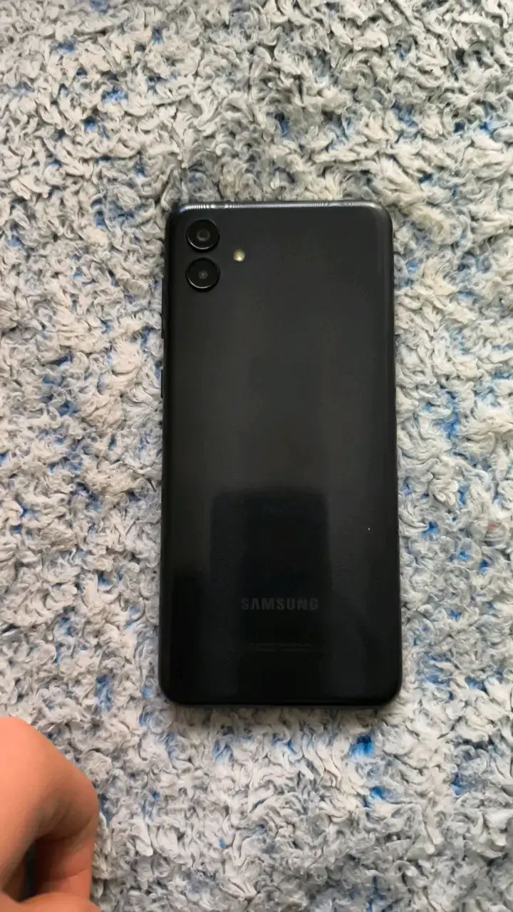 Teléfono Samsung Galaxy A04 en buen estado - 2
