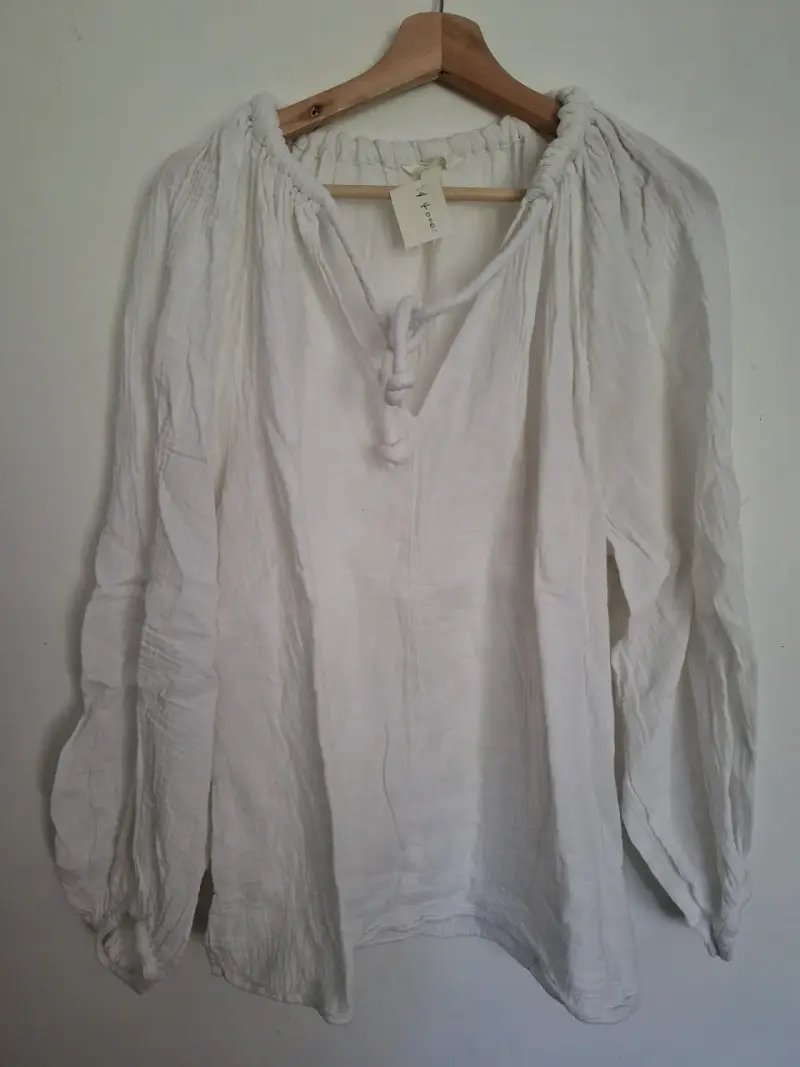 Blusa blanca de lino con cuello nudo marinero - 2