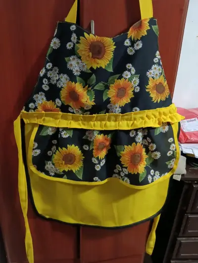 Delantal de cocina con diseño de girasoles - miniatura 2