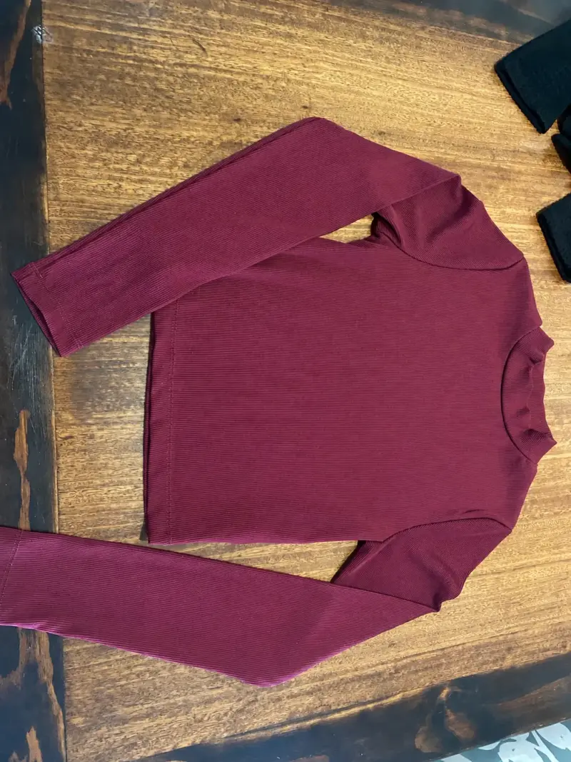 Polera de manga larga blanca y burdeos - 2