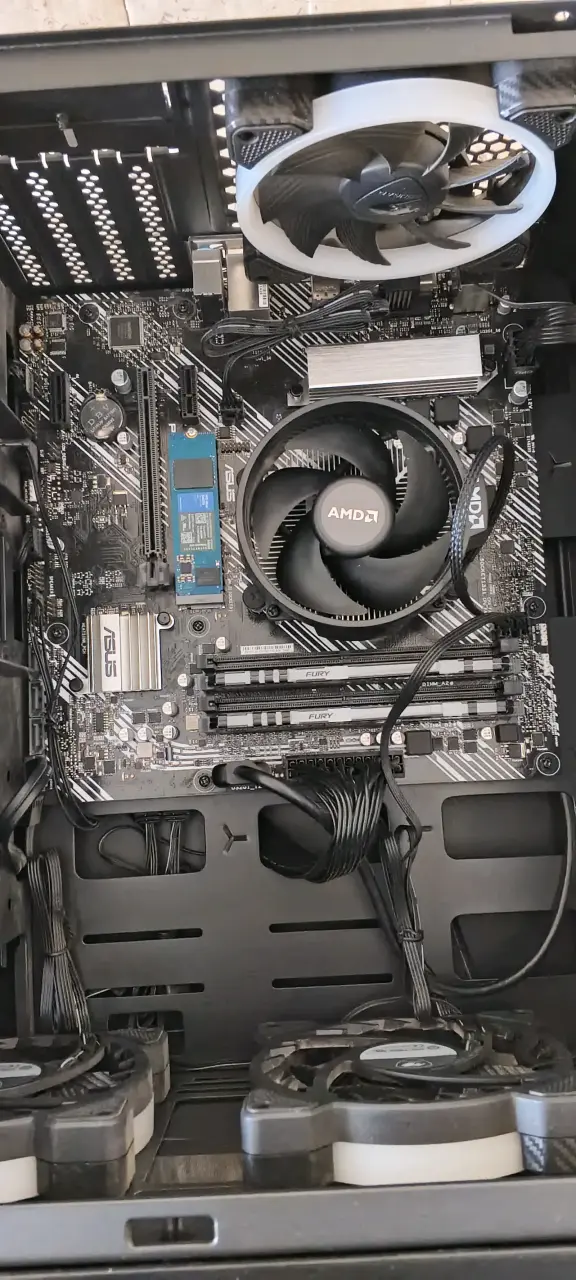 PC Gamer con Procesador AMD y Tarjeta Madre MSI - 3