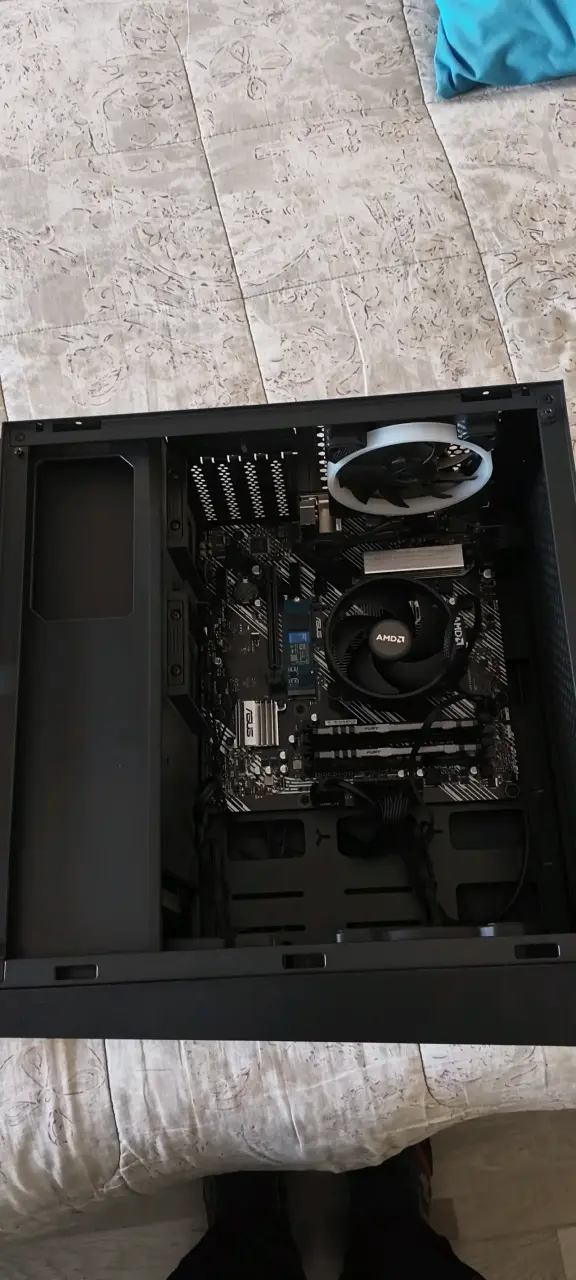 PC Gamer con Procesador AMD y Tarjeta Madre MSI - 4