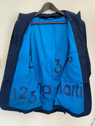 Chaqueta azul con capucha desmontable - miniatura 6