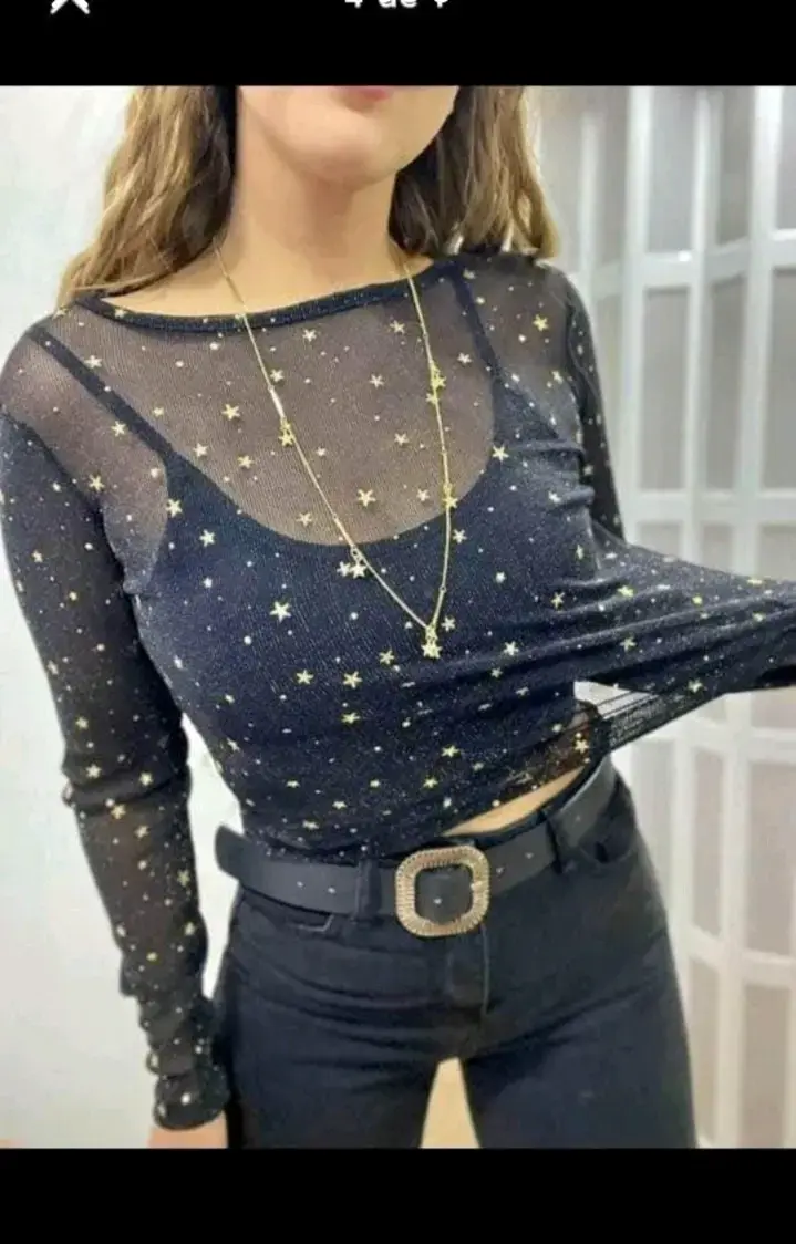 Polera de malla negra con estrellas doradas - 2