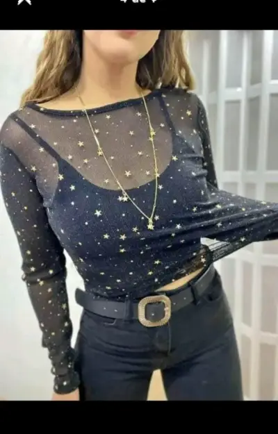 Polera de malla negra con estrellas doradas - miniatura 2