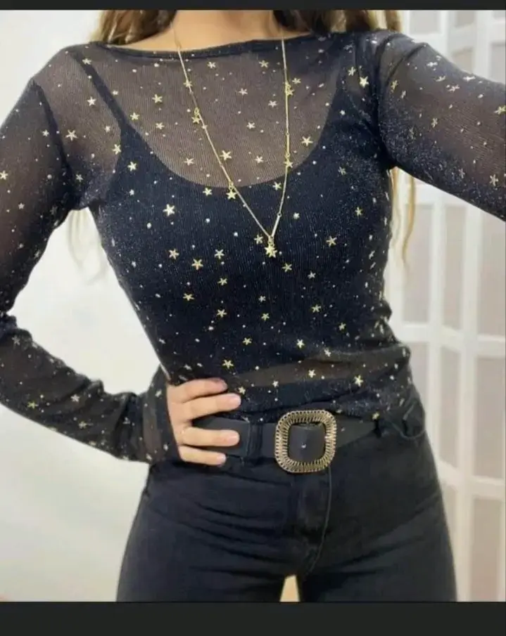 Polera de malla negra con estrellas doradas - 3
