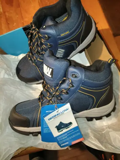 Botas de seguridad Bering Low azul con suela antideslizante - miniatura 1