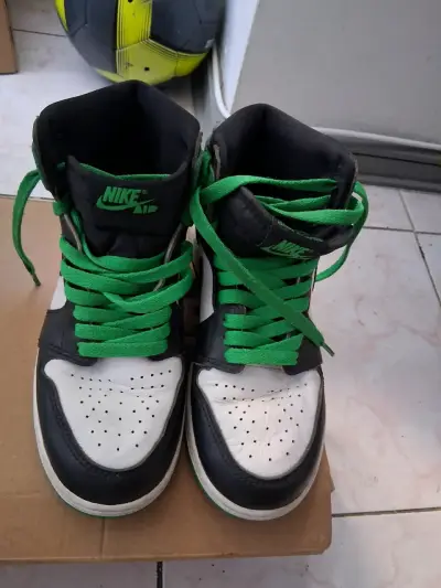 Zapatillas Nike Air Jordan verdes y negras - miniatura 1