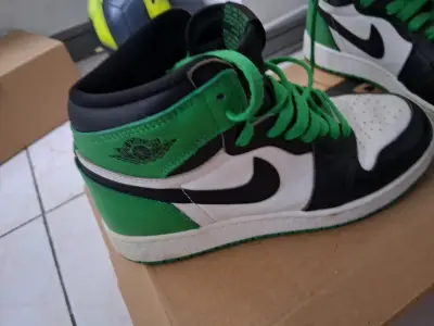 Zapatillas Nike Air Jordan verdes y negras - miniatura 2