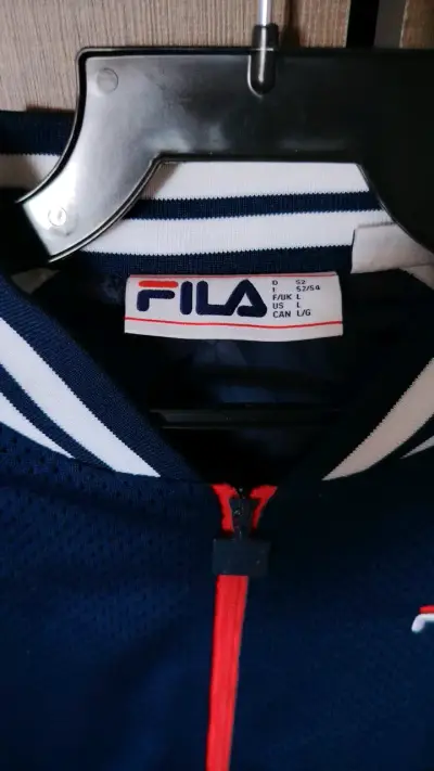 Chaqueta deportiva Fila azul con detalles rojos - miniatura 2