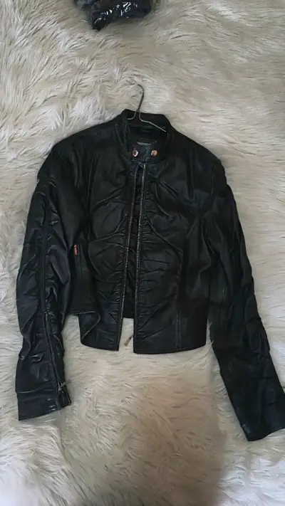 Chaqueta de cuero negra para mujer - miniatura 1