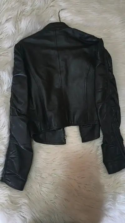 Chaqueta de cuero negra para mujer - miniatura 2