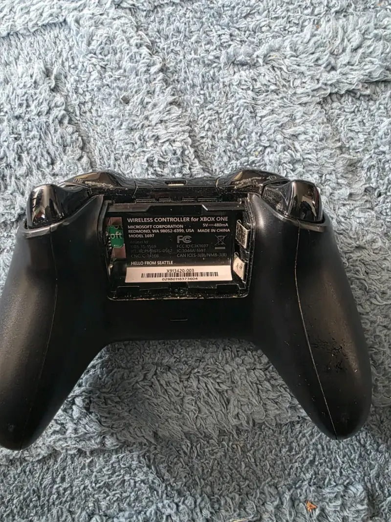 Control inalámbrico Xbox One negro original - 3