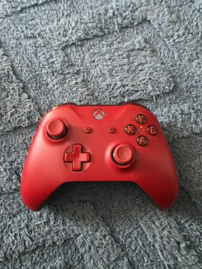 Control inalámbrico rojo para Xbox One original - miniatura 1