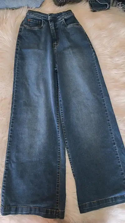 Pantalones de mezclilla anchos para mujer - miniatura 1