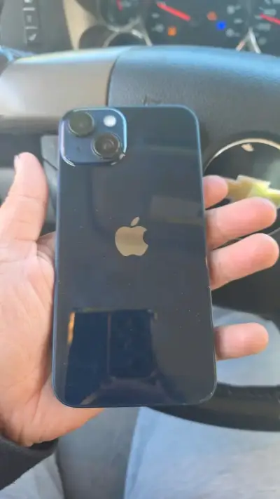 iPhone 14 en buen estado color negro - miniatura 1